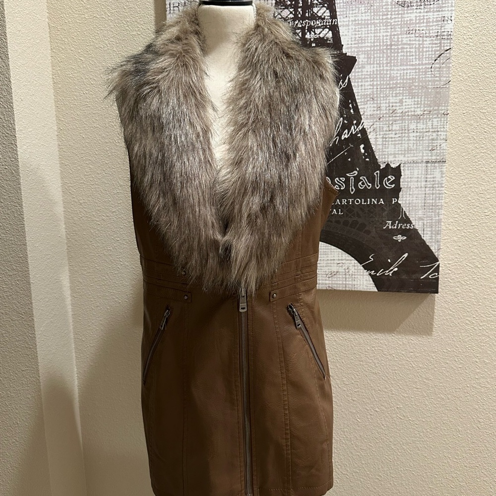 🧥🤎🩶 Tan-brownish Faux Fur Collar Vest